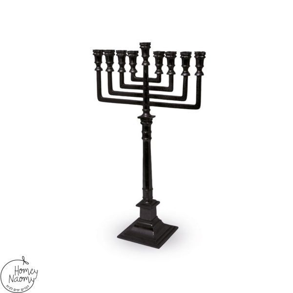 חנוכיית מנורה ענקית בשחור