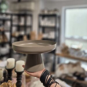 קערה על רגל ממתכת במוקה